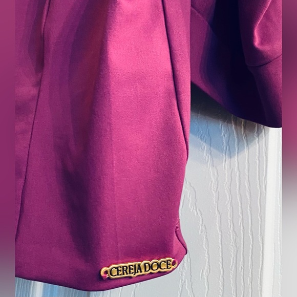 crop top w/ puff ruched sleeves
Made in Brazil Sz Sm/Med. plum color - Picture 2 of 3